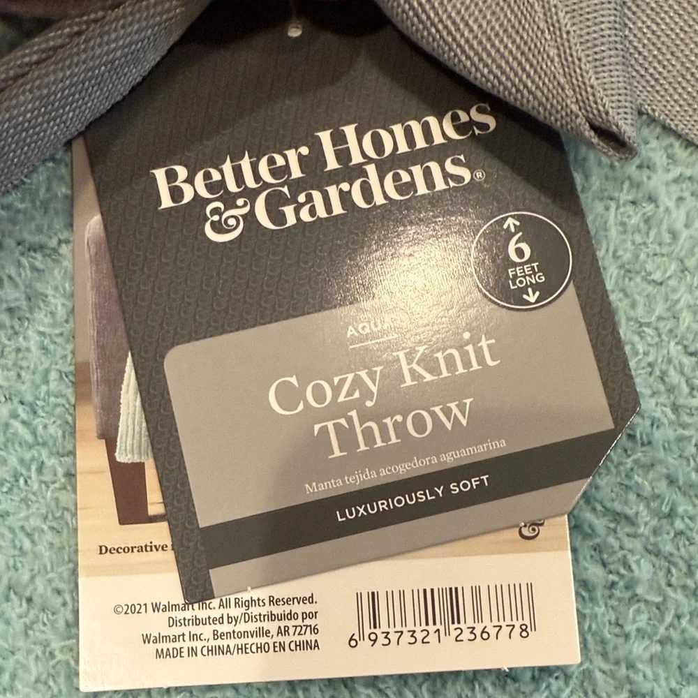 NWT Better Homes and Gardens Cozy Knit 6 ft Throw—Aqua - Picture 2 of 7